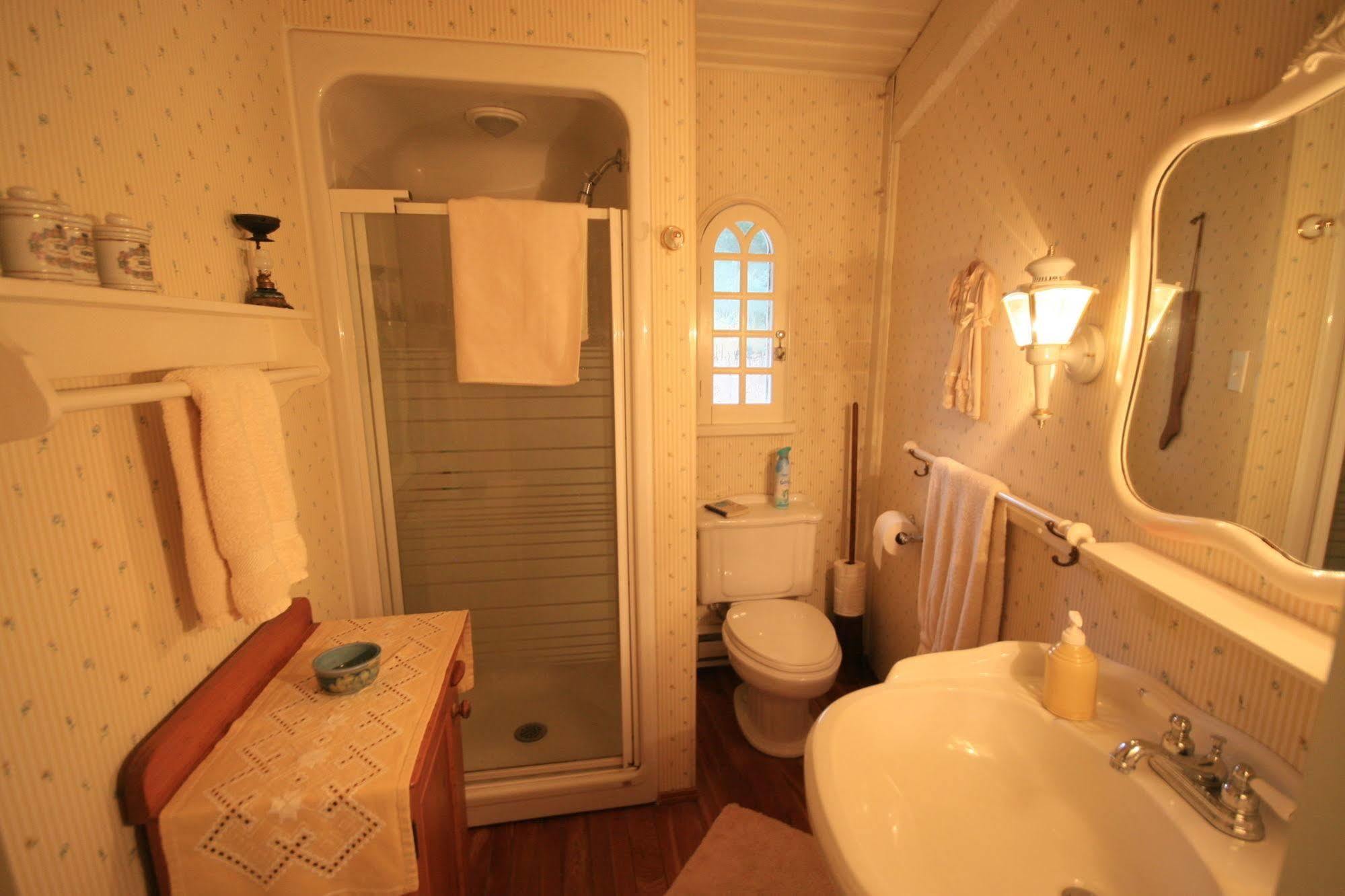 Stouffermill Bed & Breakfast Algonquin Highlands ภายนอก รูปภาพ