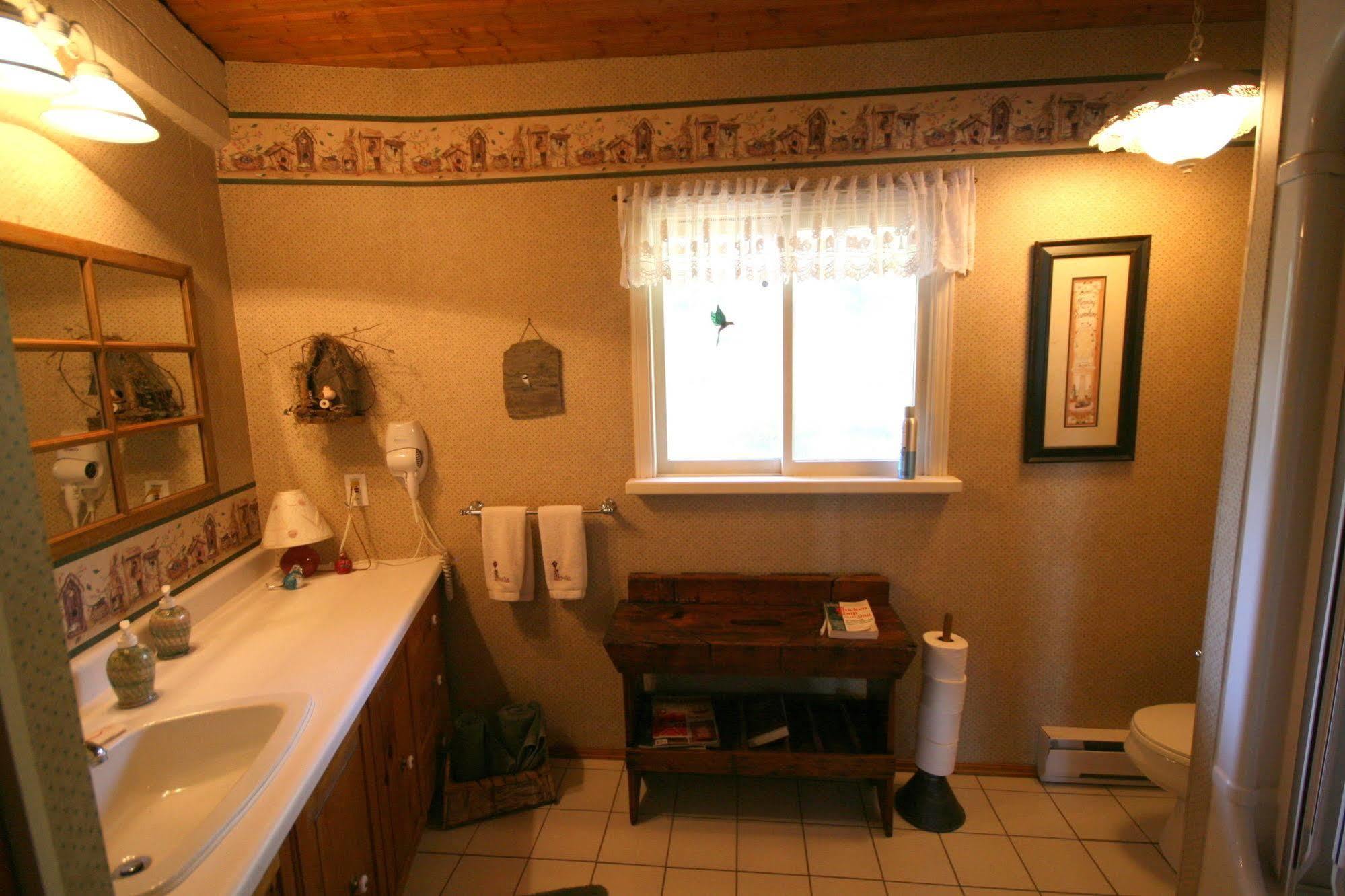 Stouffermill Bed & Breakfast Algonquin Highlands ภายนอก รูปภาพ