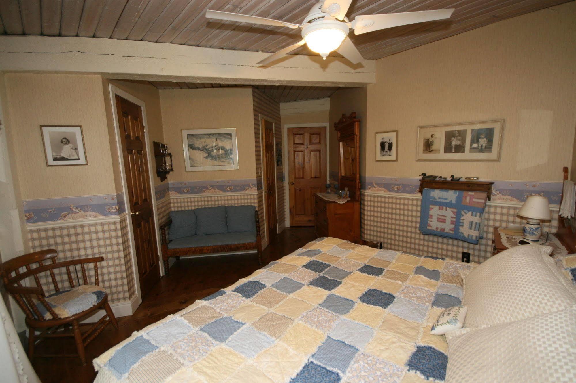 Stouffermill Bed & Breakfast Algonquin Highlands ภายนอก รูปภาพ