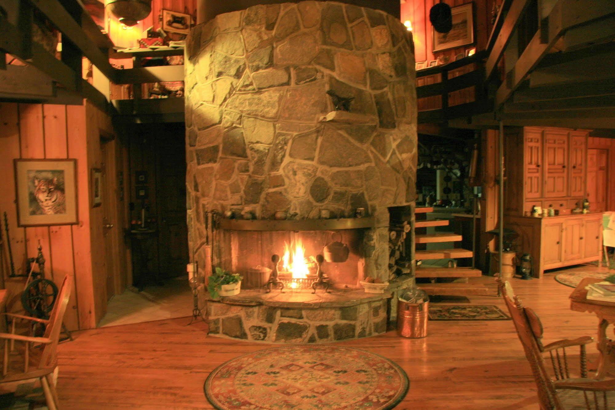 Stouffermill Bed & Breakfast Algonquin Highlands ภายนอก รูปภาพ