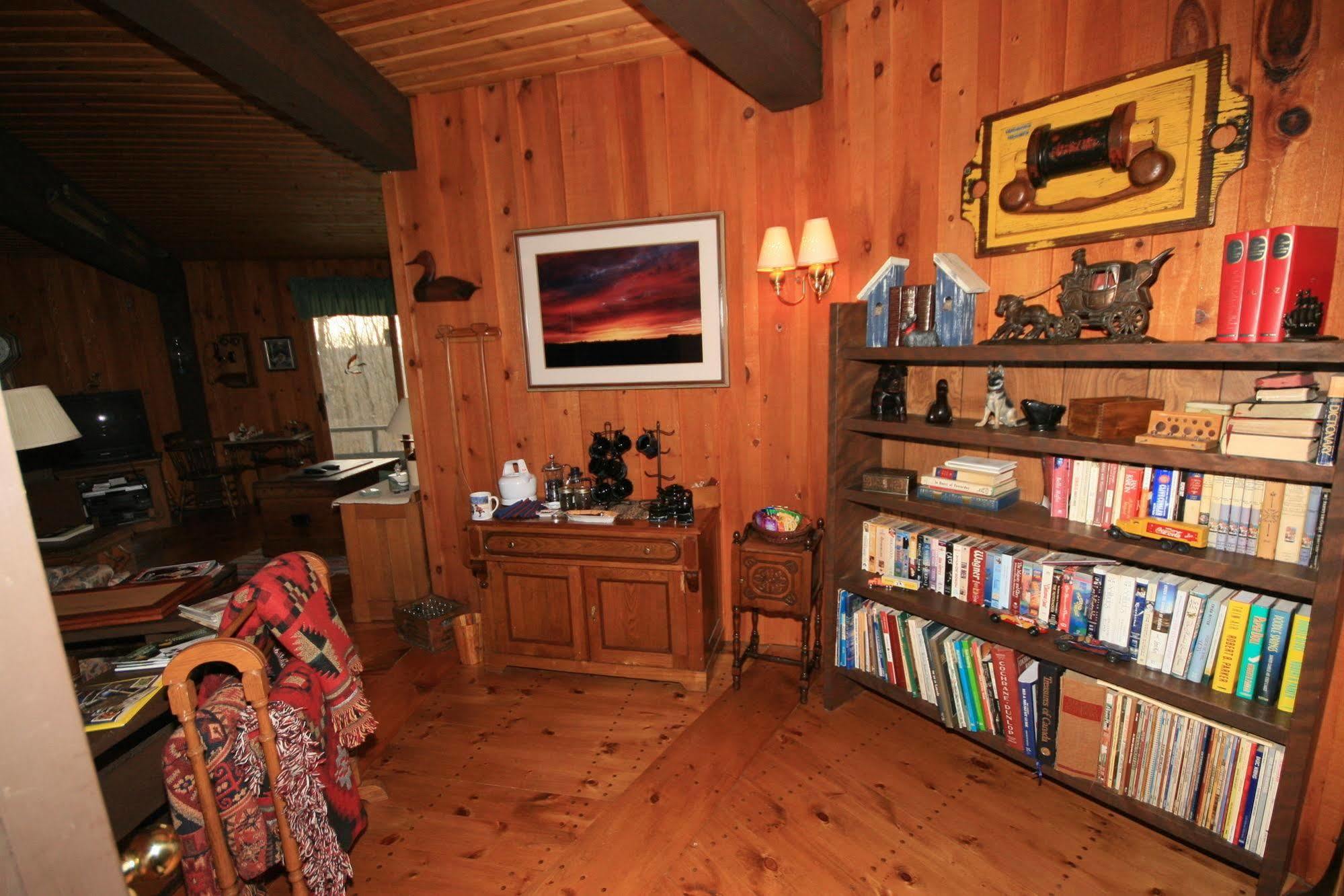 Stouffermill Bed & Breakfast Algonquin Highlands ภายนอก รูปภาพ