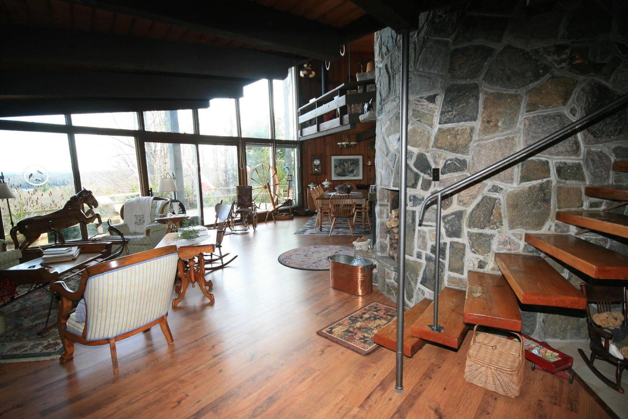 Stouffermill Bed & Breakfast Algonquin Highlands ภายนอก รูปภาพ